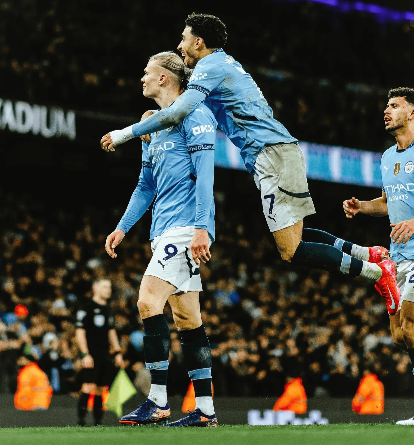 曼城迎德甲关键赛;今晨绝杀压哨;引发热议;赛程密集仍需轮换 曼城迎德甲关键赛;今晨绝杀压哨;引发热议;赛程密集仍需轮换