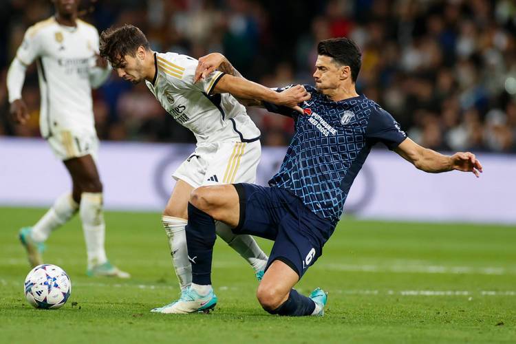 赛后体能课后；成都蓉城完成体检备战葡超；管理层满意；心理建设被强调 