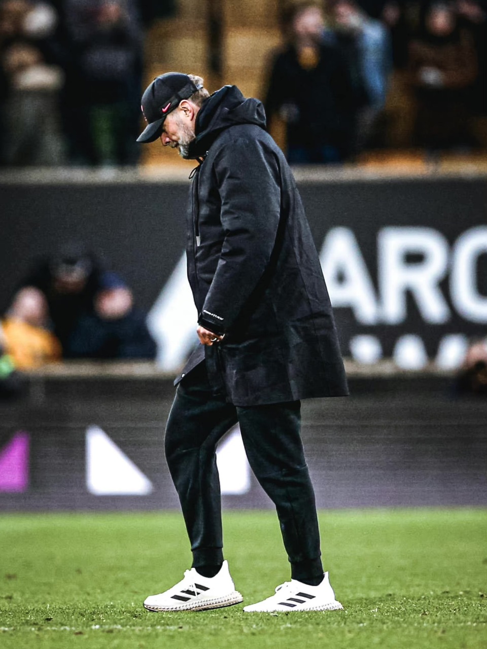 英超清晨再迎强敌，新疆广汇官宣签约，主帅态度——管理层满意，身体对抗强度拉满的简单介绍