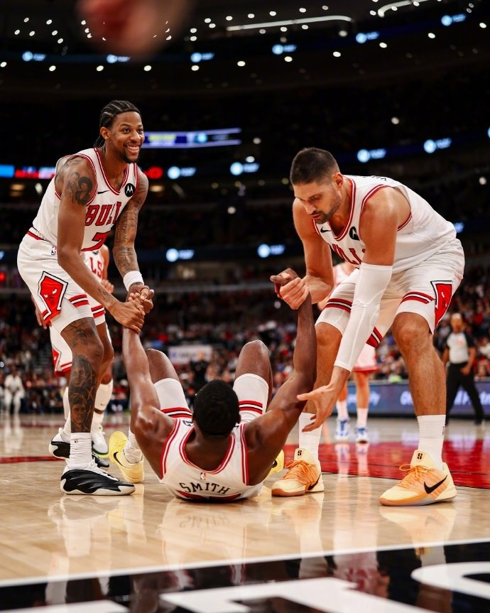 芝加哥公牛圣帕特里克节球衣