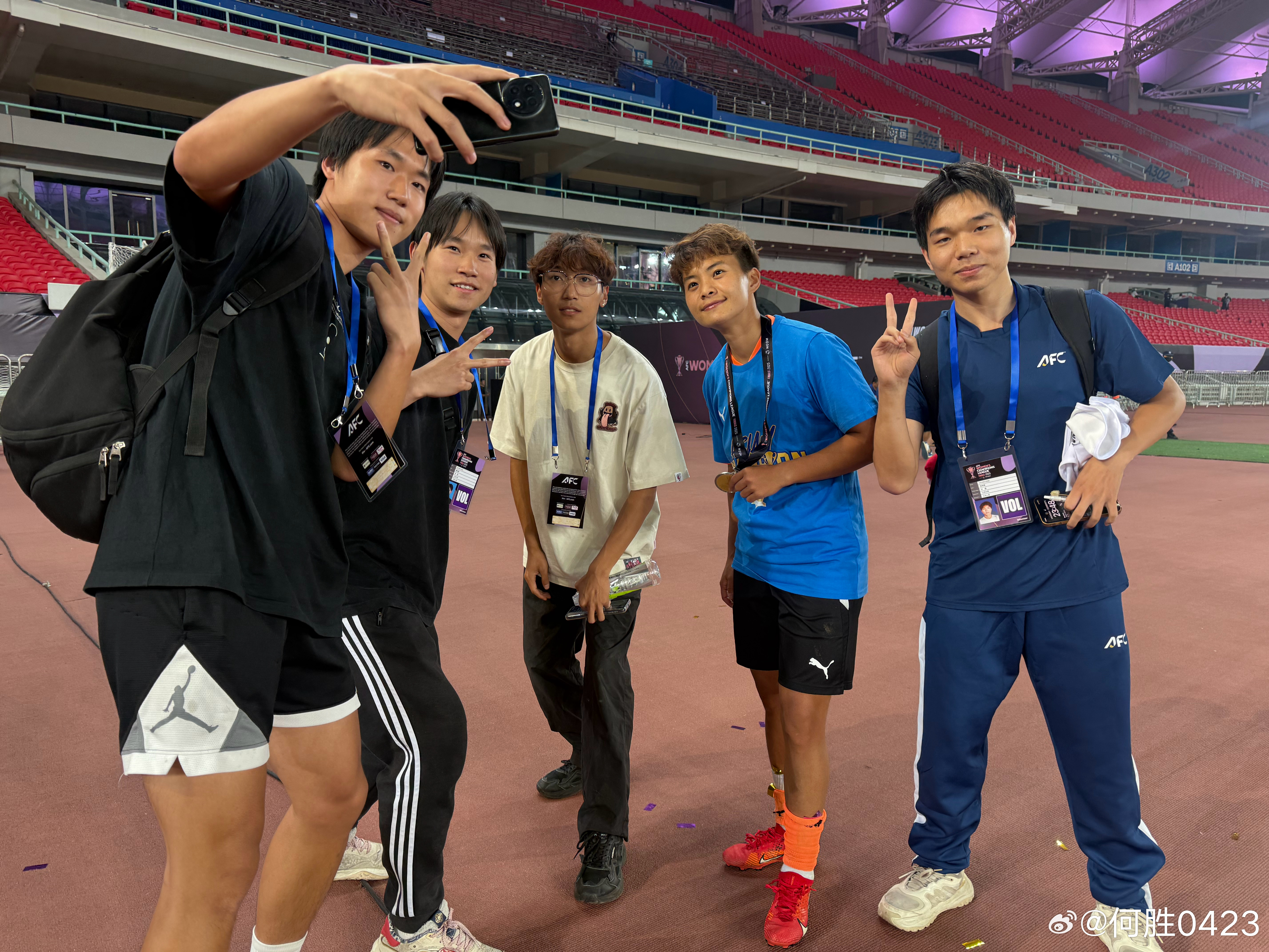 亚冠赛程吃紧，尼斯关键时刻伤情更新，质疑声仍在，临场指挥获称赞(lol历届s赛冠军一览表)