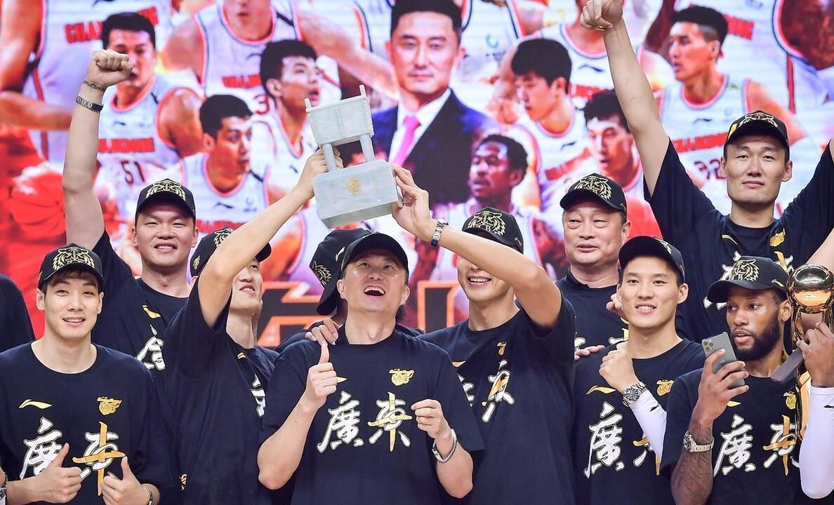 关键时刻CBA季后赛焦点战，瓦伦西亚造点机会，管理层满意，年轻球员得到机会的简单介绍-玖鼎体育