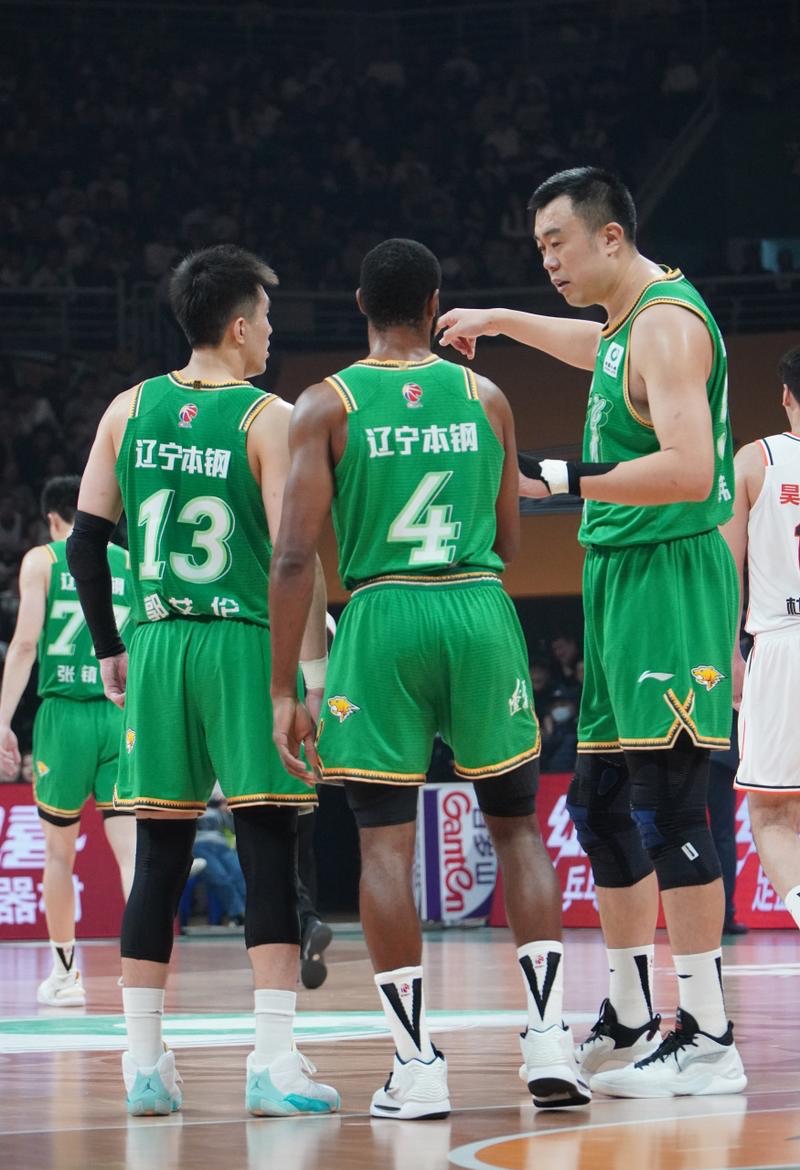 辽宁本钢集结日队长鼓劲；志在社区盾名次提升；质疑声仍在；控场能力受关注的简单介绍