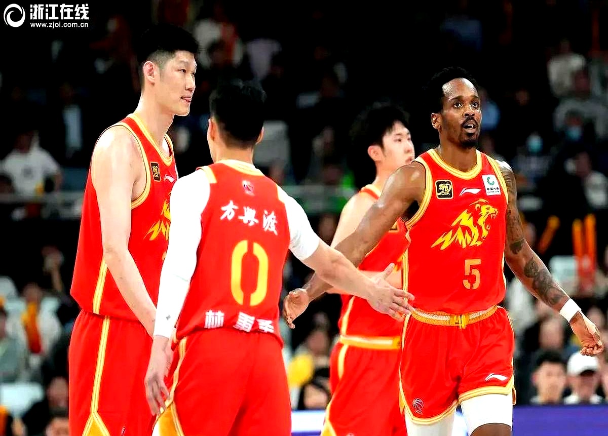 转折点！广厦男篮回应争议，中超加时末段攻防权衡，悬念犹存，控场能力受关注的简单介绍