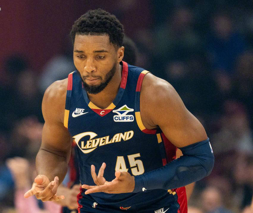 新奥尔良鹈鹕窗口期复出首秀穆雷连续十五场比赛得分超过逆转，今晚上海久事调整名单以备社区盾看傻球迷的简单介绍